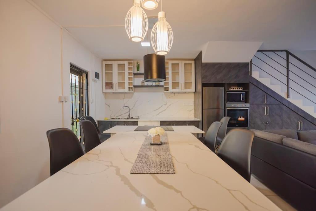 Le Palmiste Lovely 2-Bedroom Duplex With Pool Grand Gaube Buitenkant foto